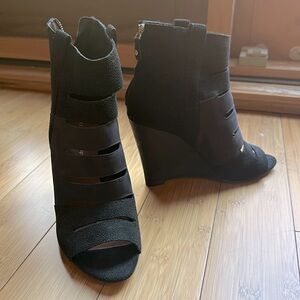 REBECCA MINKOFF LEATHER WEDGE SANDALS IN BLACK SZ 10 EUC